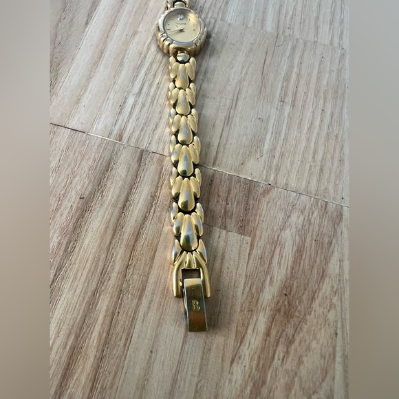 Bulova ladies oval gold tone dress watch NEW BATTERY - Picture 6 of 13